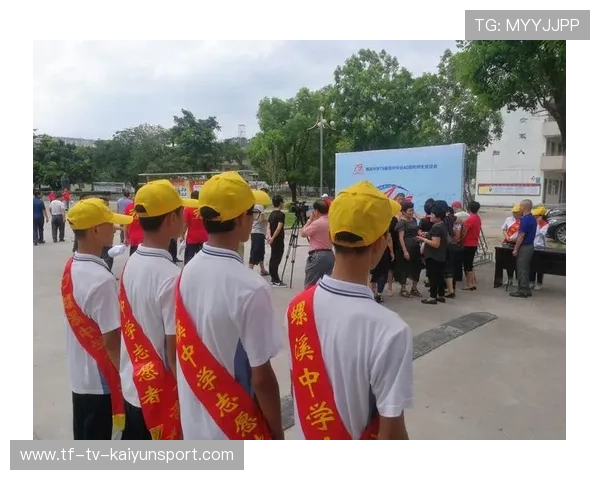 比赛日场馆外临时停车区域安全提示与志愿者引导话术，临时停车场温馨提示